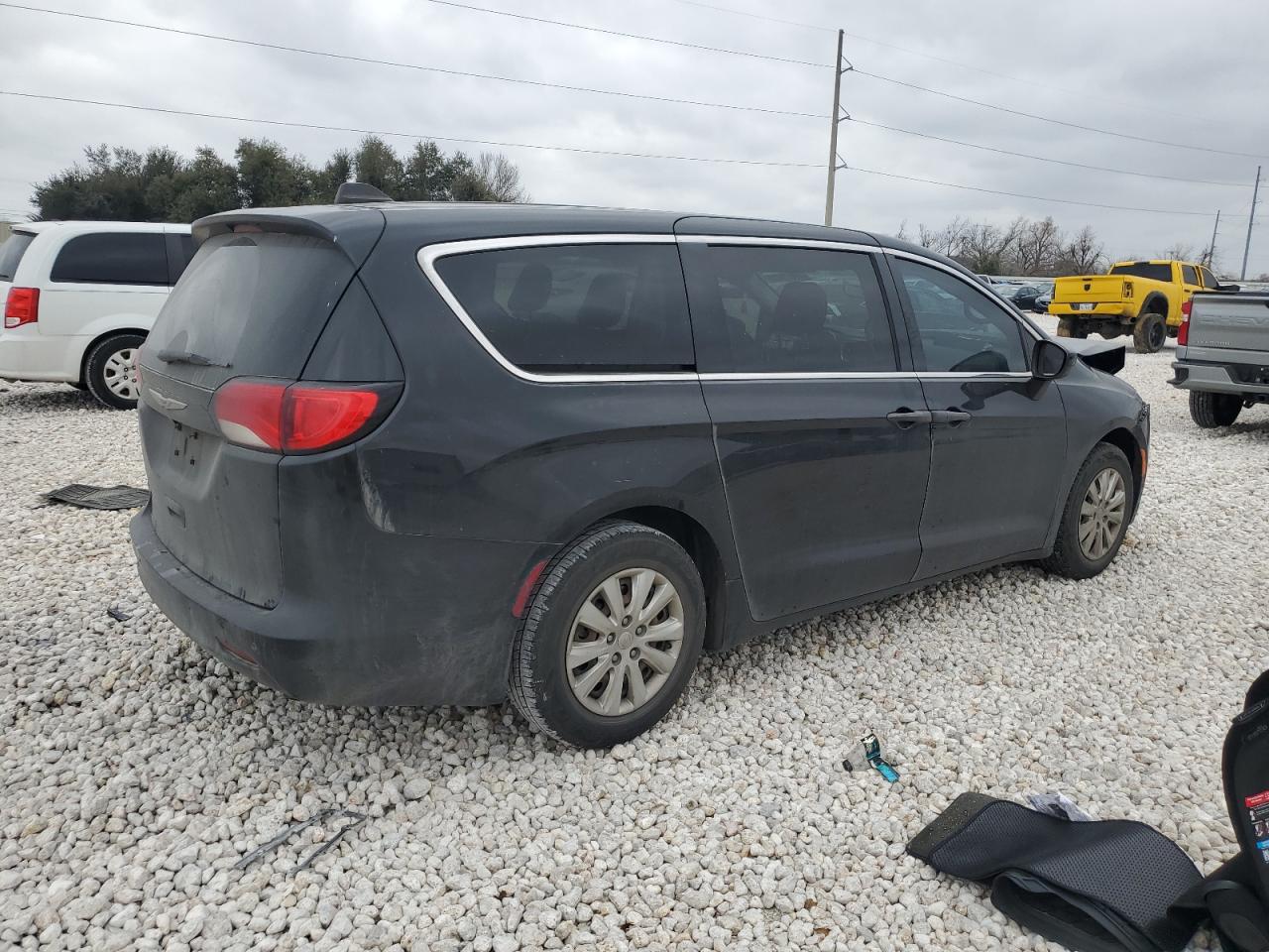 2020 Chrysler Voyager - Image 3