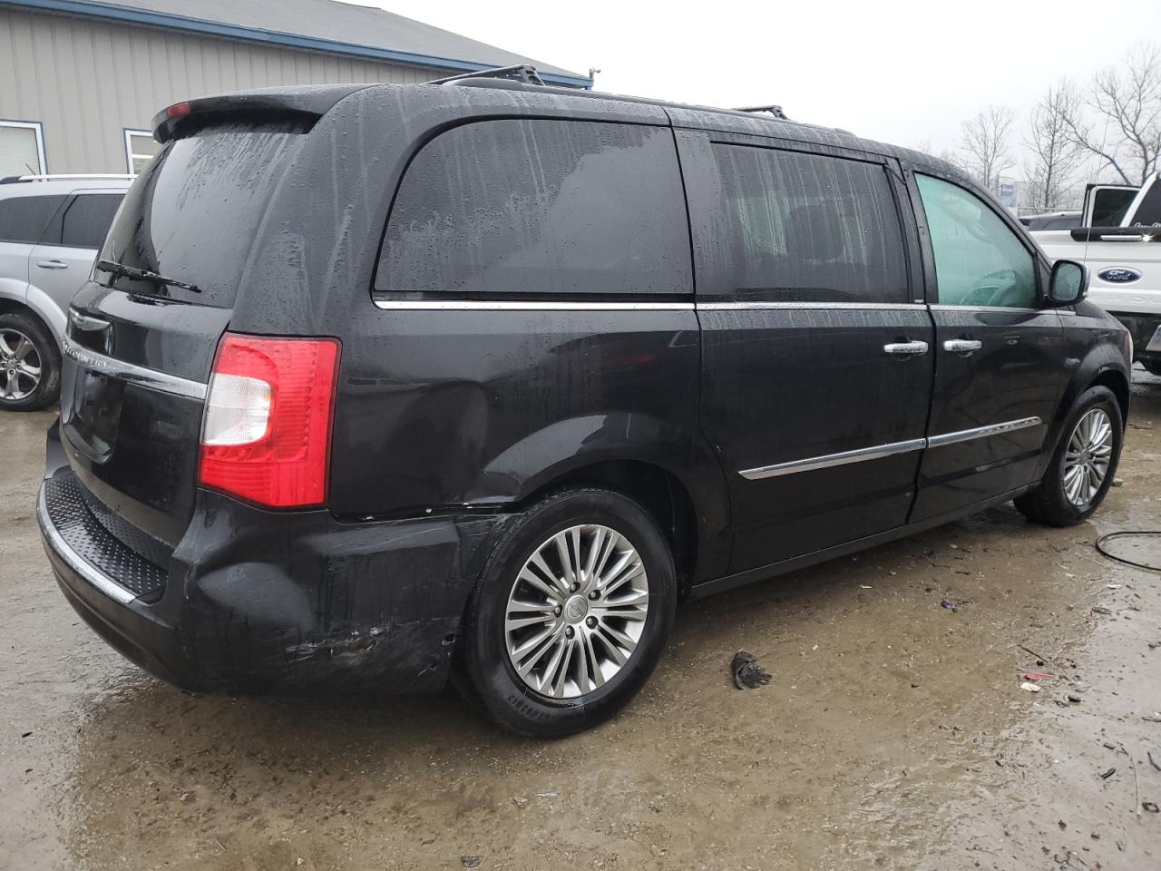 2013 Chrysler Town & Country - Image 3