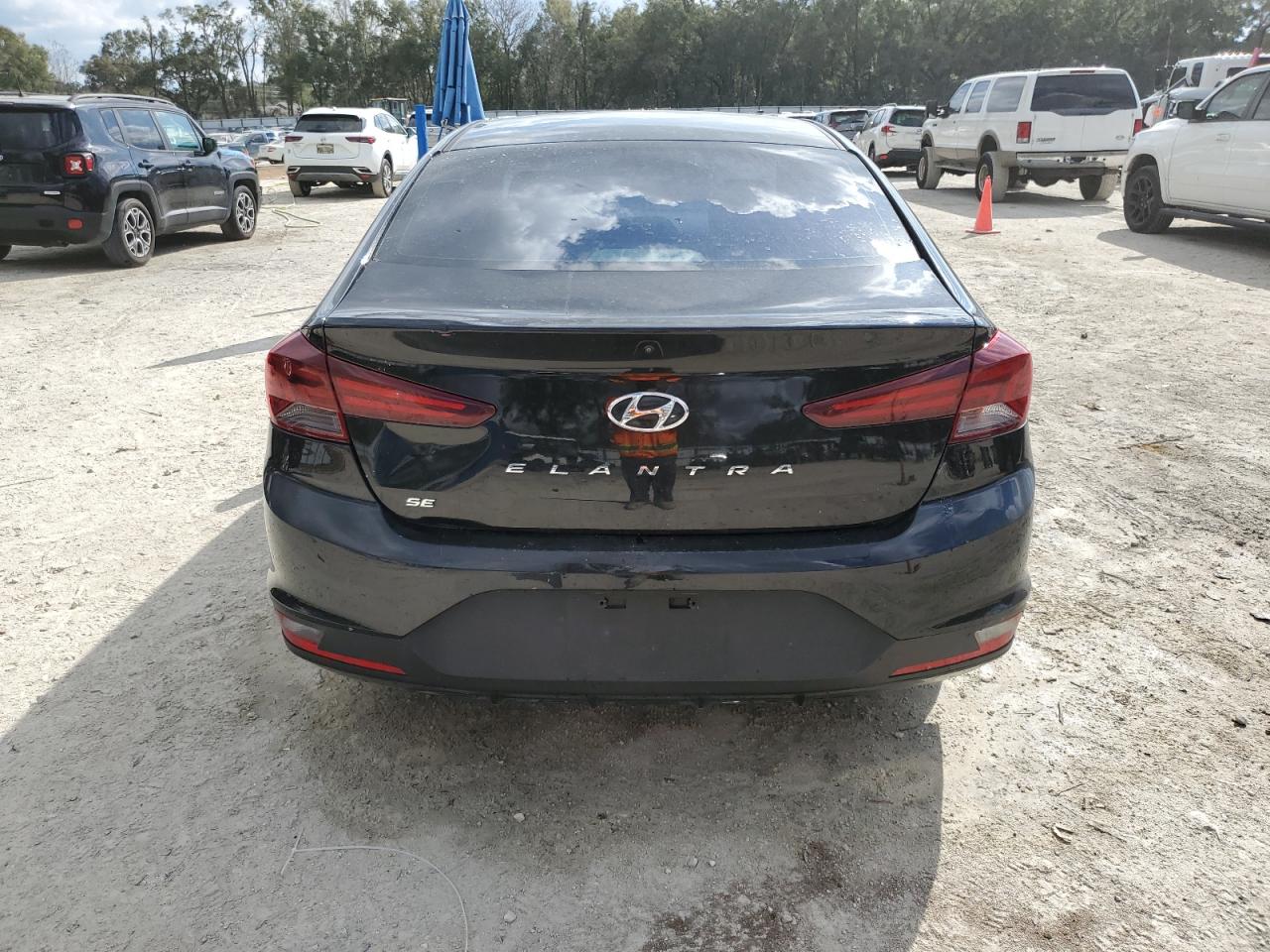 2019 Hyundai Elantra - Image 6