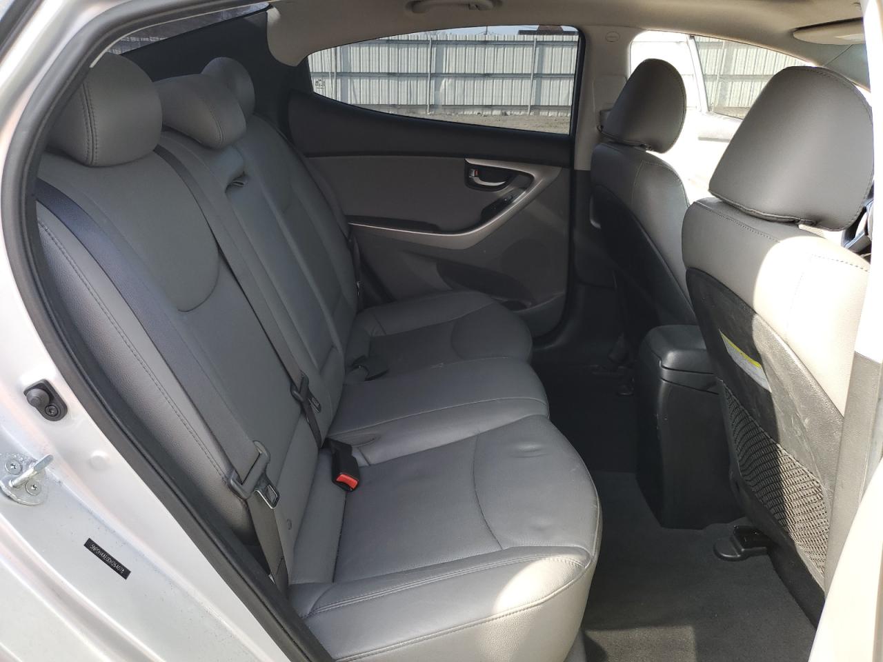 2013 Hyundai Elantra - Image 11