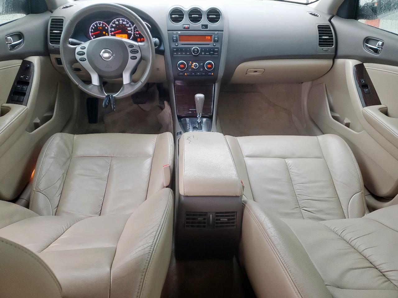 2010 Nissan Altima - Image 8