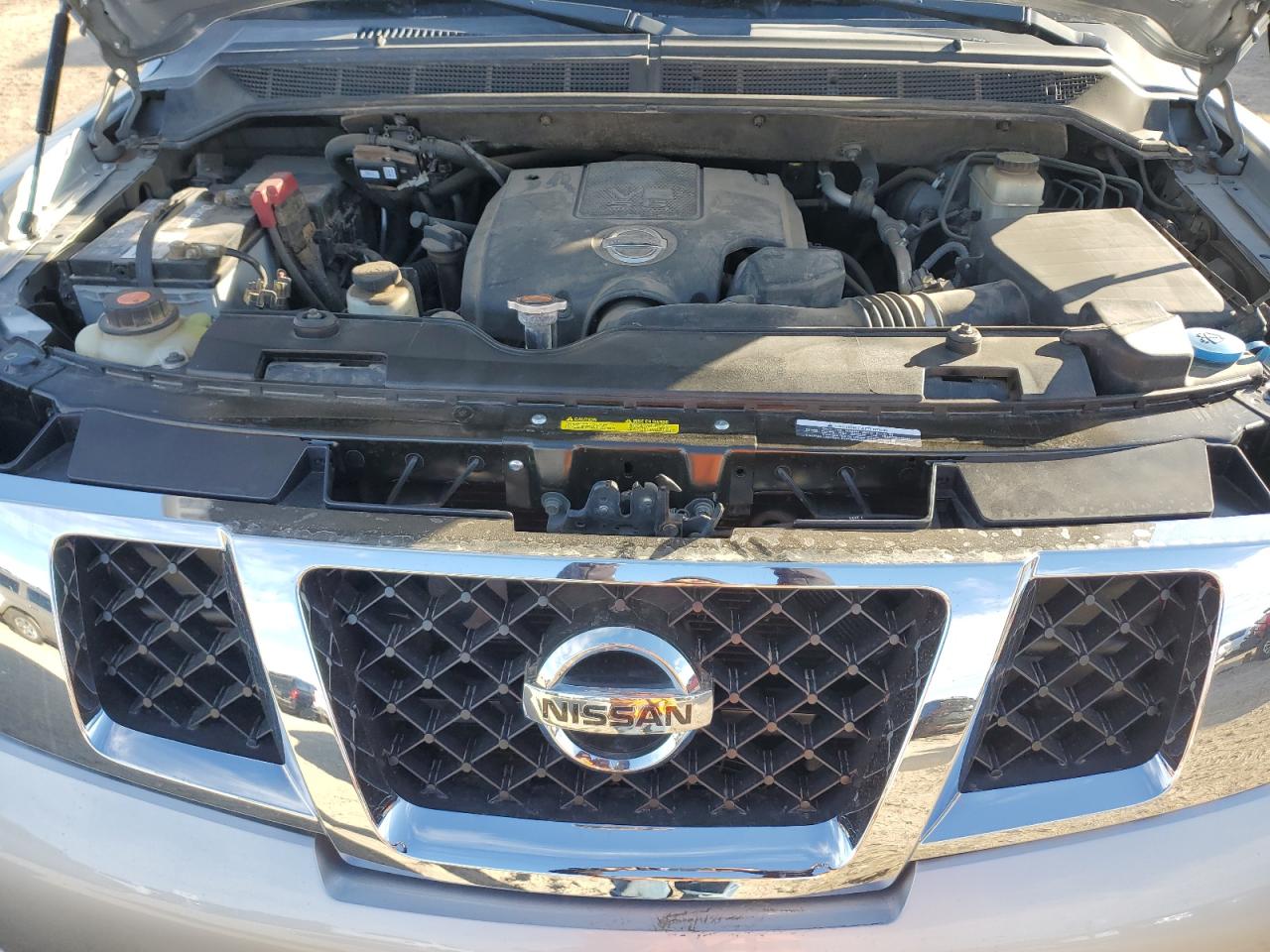 2015 Nissan Armada - Image 12