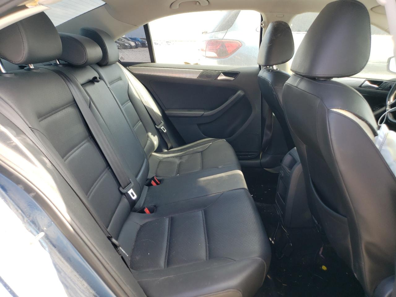 2017 Volkswagen Jetta - Image 11