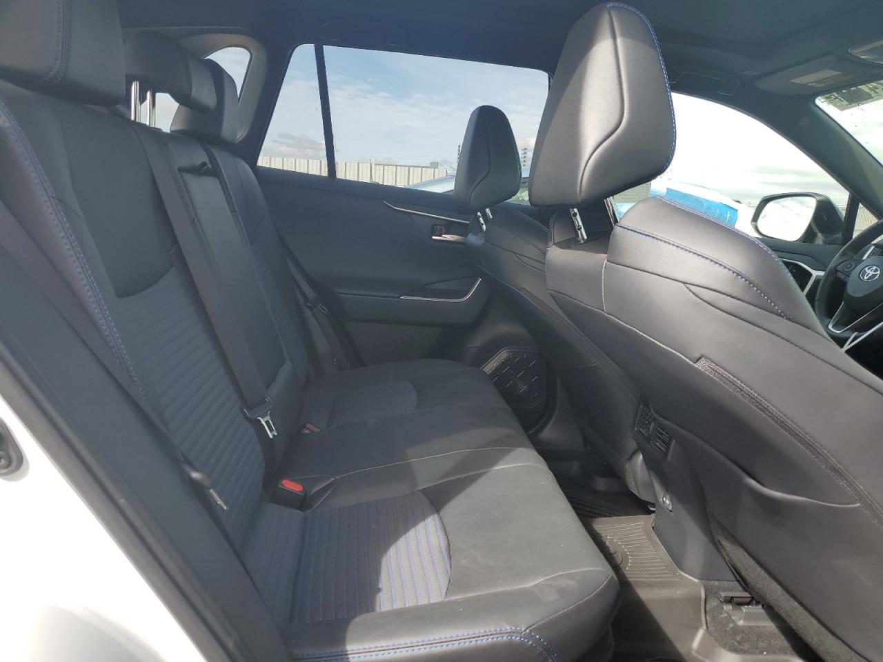 2023 Toyota RAV 4 - Image 10