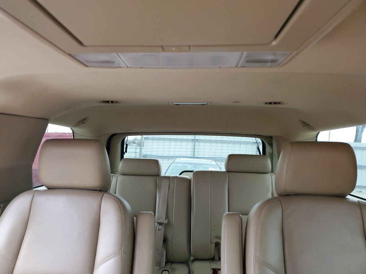 2011 Chevrolet Tahoe - Image 10