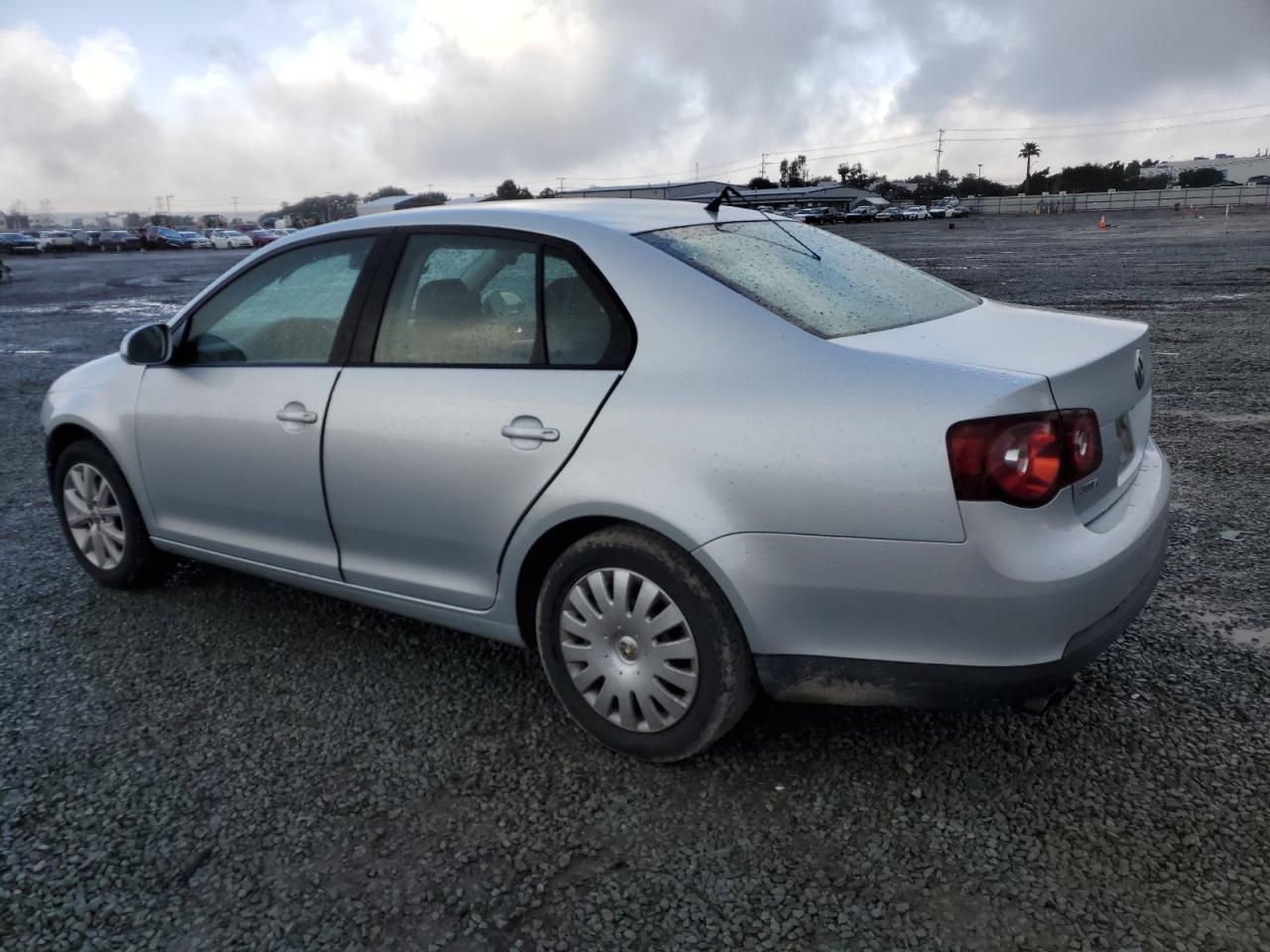 2009 Volkswagen Jetta - Image 2