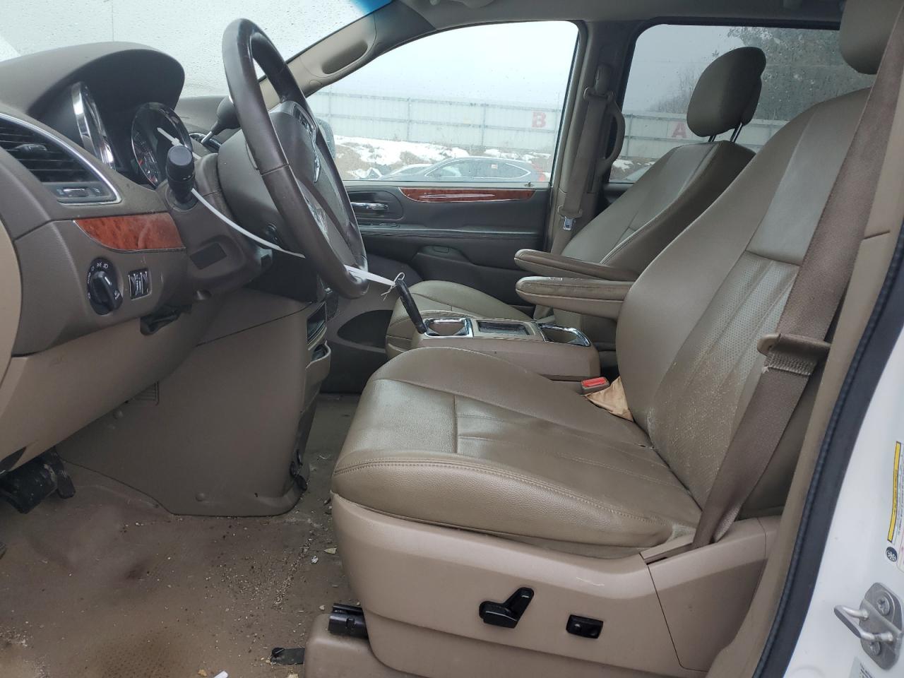 2016 Chrysler Town & Country - Image 7