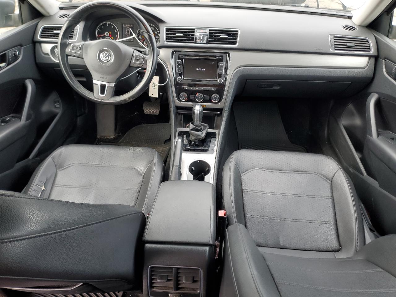 2014 Volkswagen Passat - Image 8