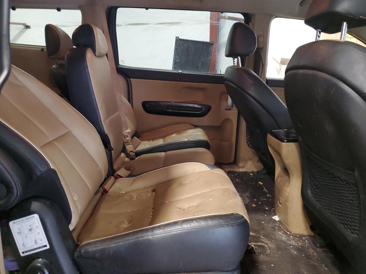 2015 Kia Sedona - Image 11