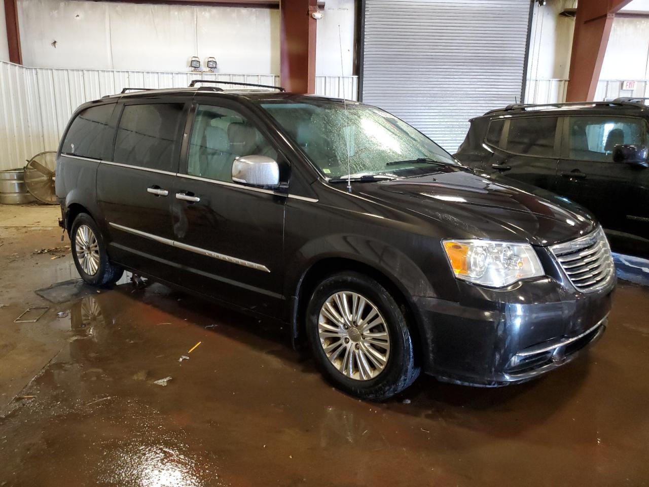 2014 Chrysler Town & Country - Image 4