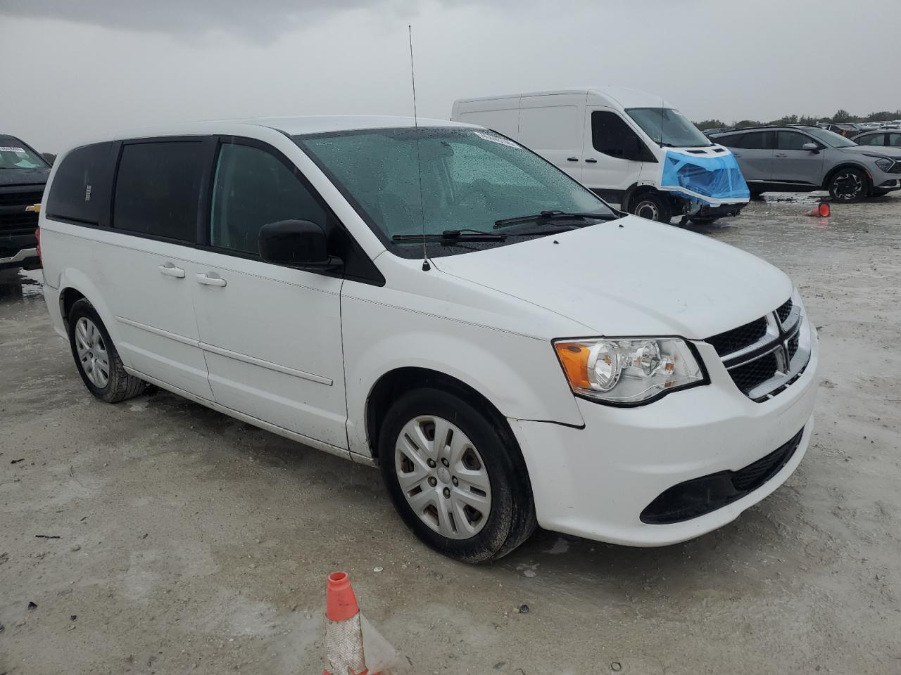 2015 Dodge Caravan - Image 4