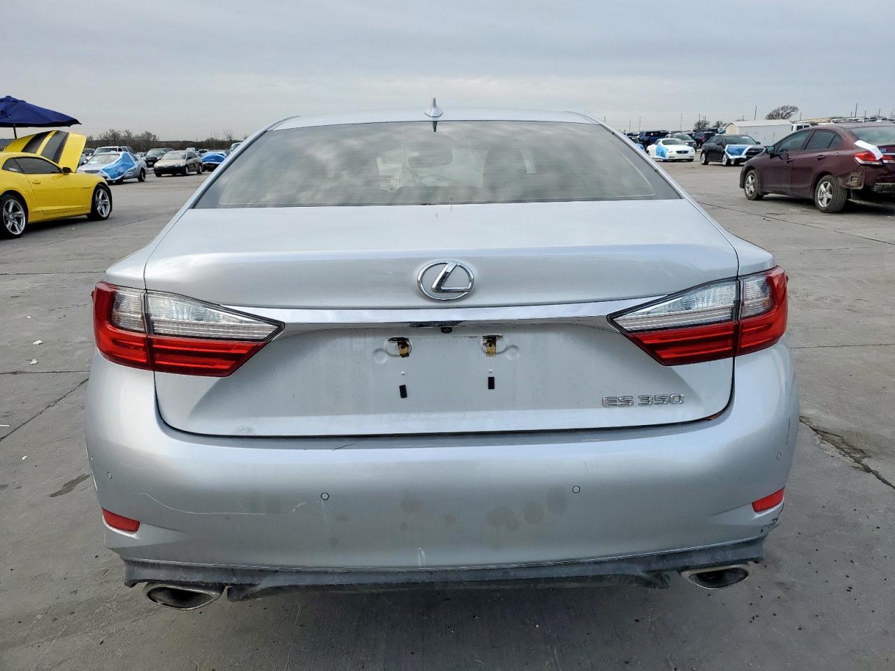 2016 Lexus ES - Image 6