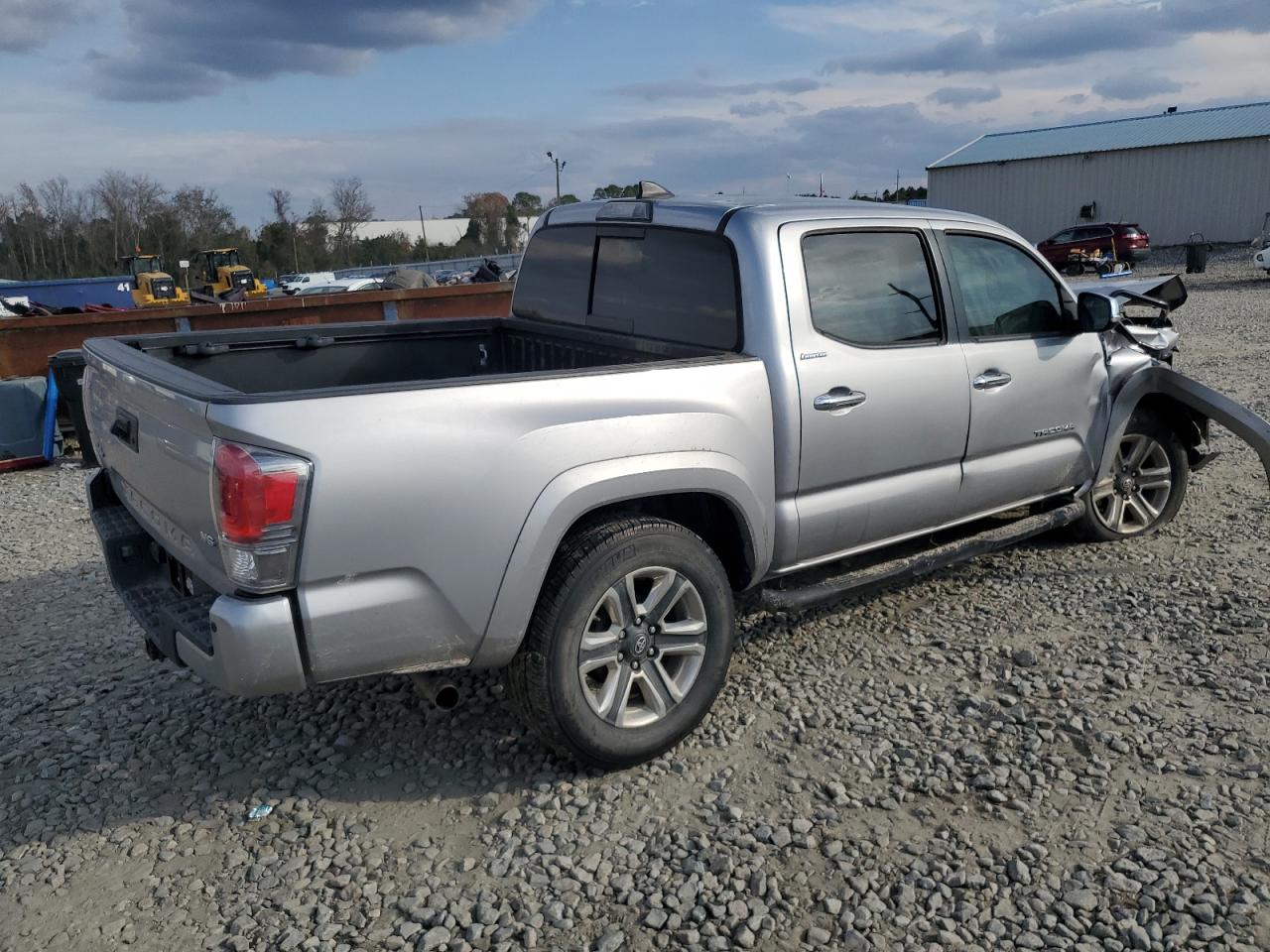 2019 Toyota Tacoma - Image 3