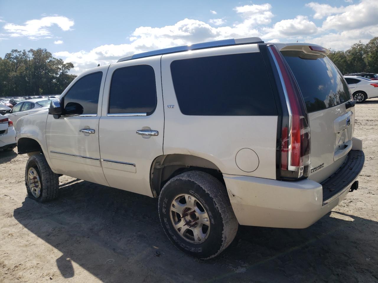 2011 Chevrolet Tahoe - Image 2