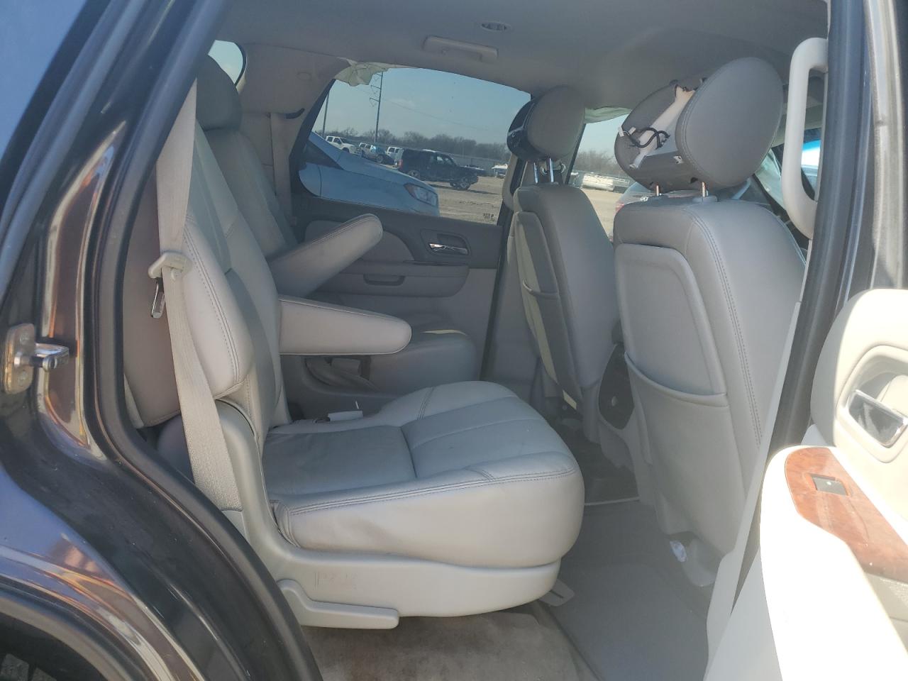 2011 Chevrolet Tahoe - Image 11