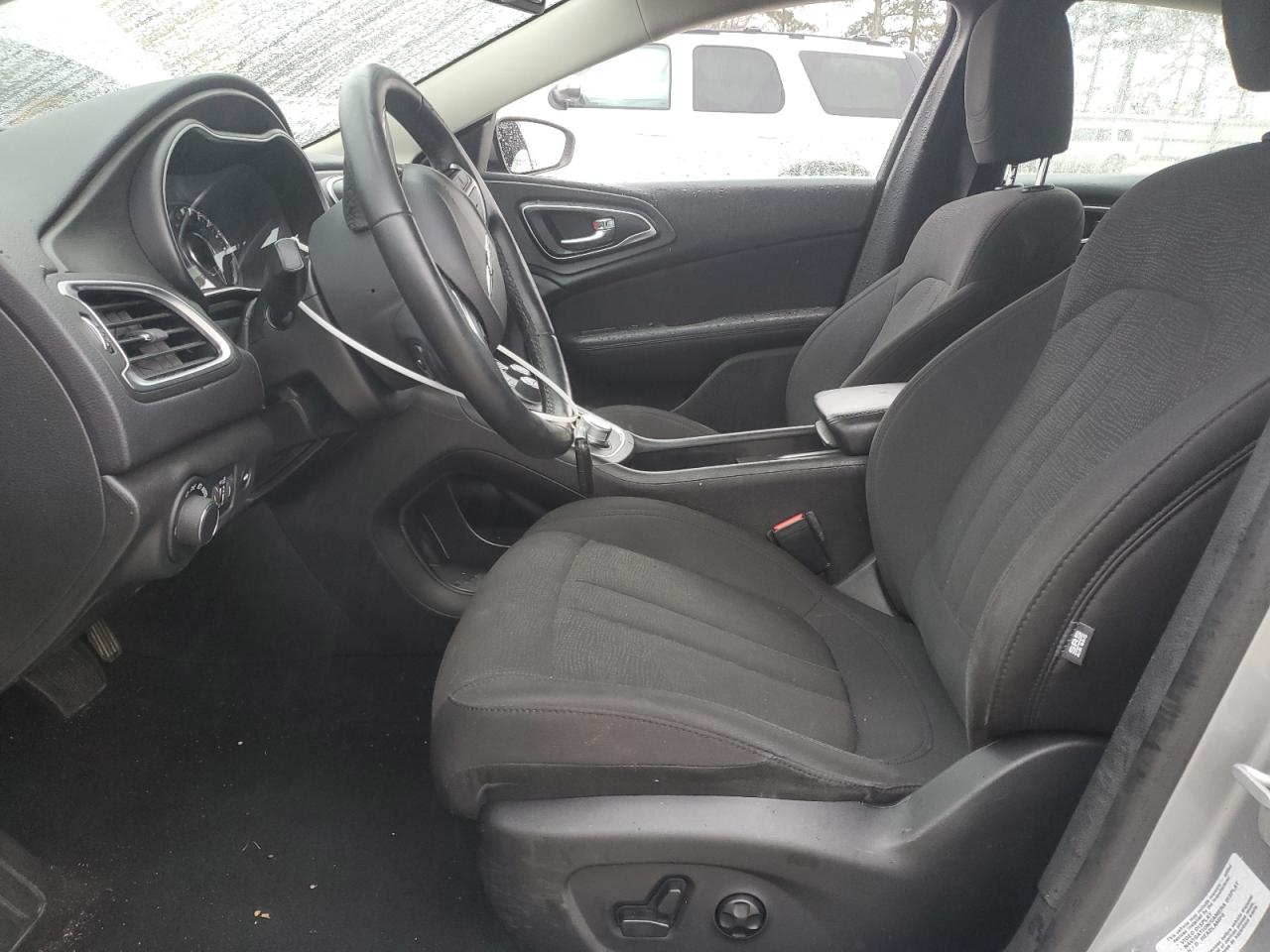 2016 Chrysler 200 - Image 7