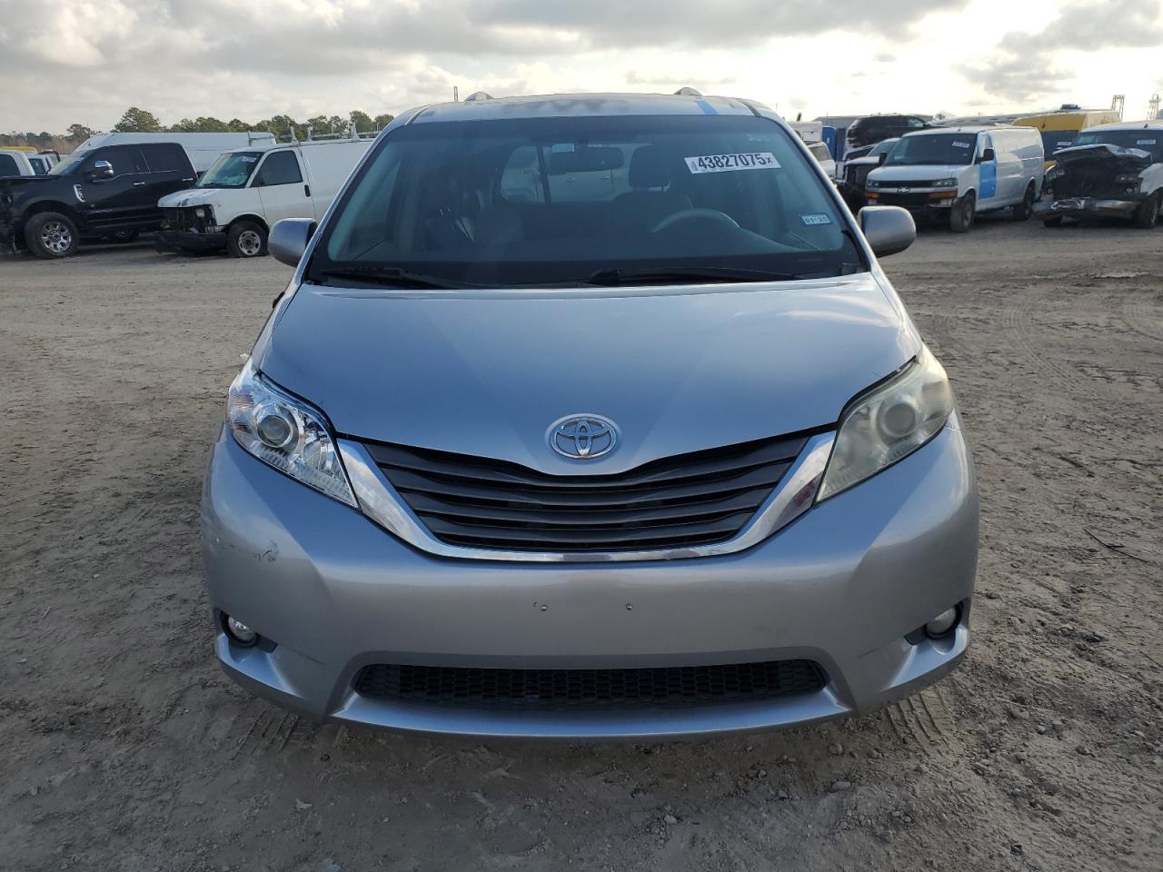 2014 Toyota Sienna - Image 5