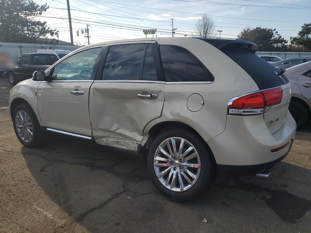 2015 Lincoln MKX - Image 2