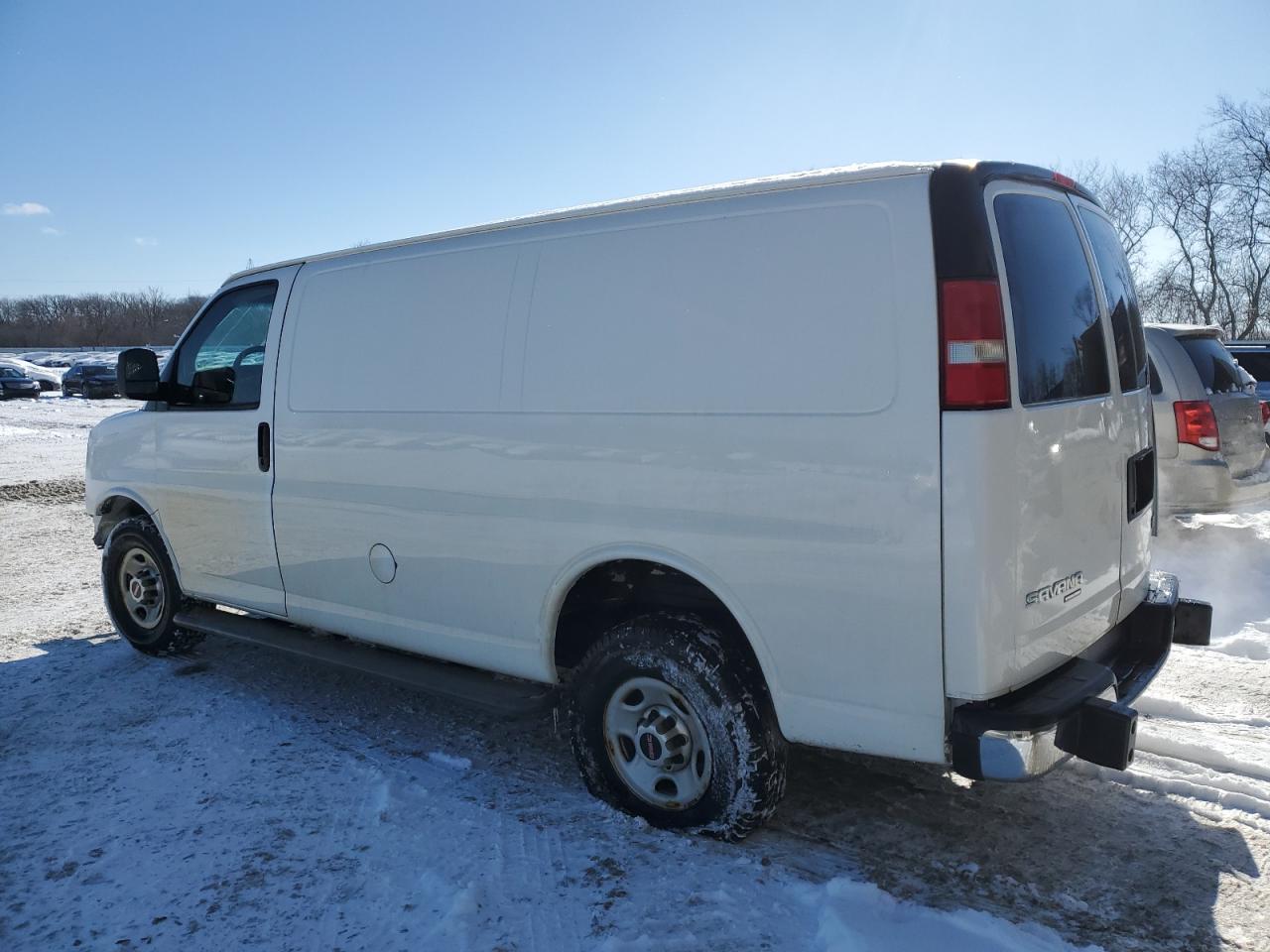 2014 GMC Savana - Image 2