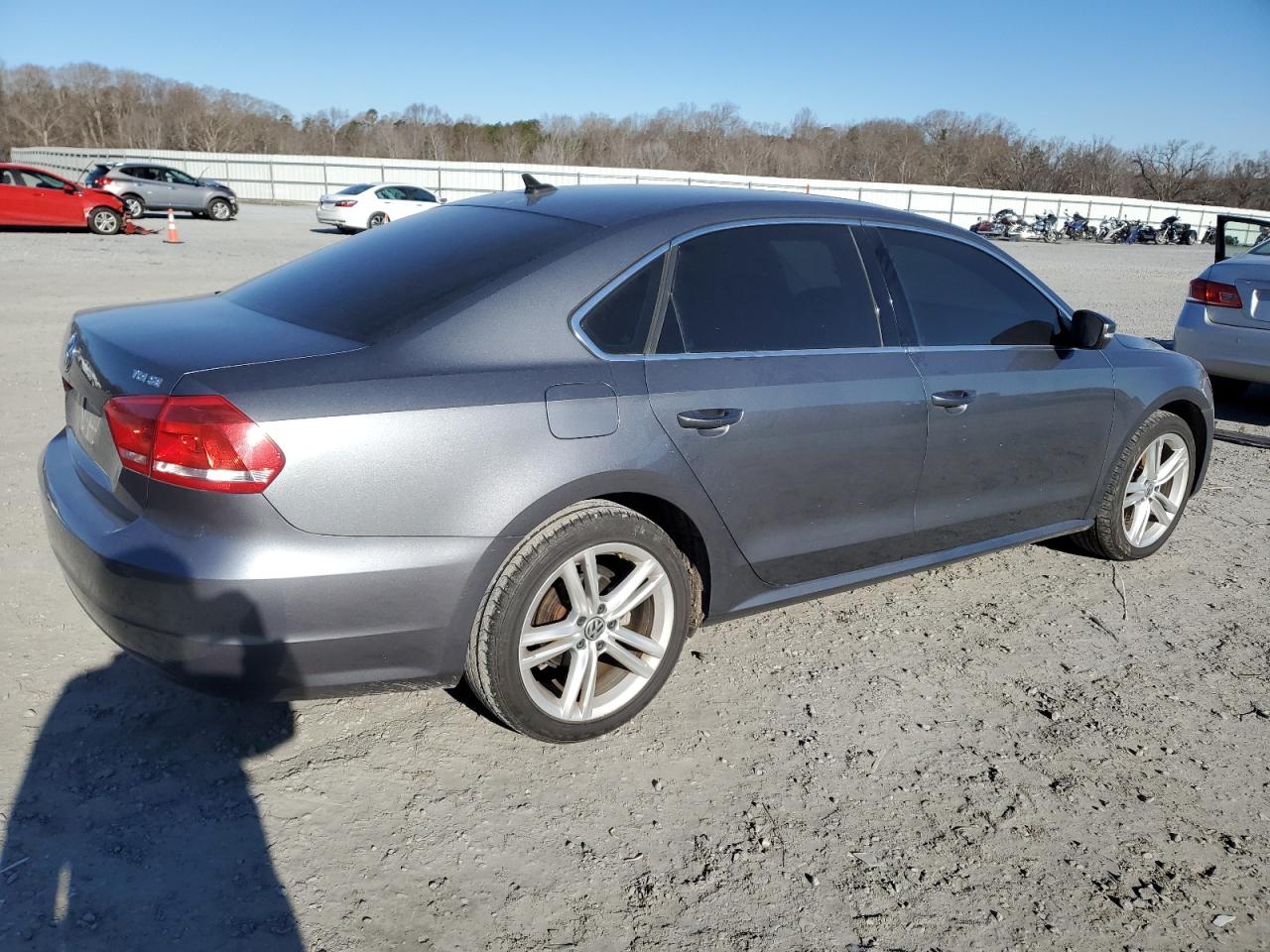 2014 Volkswagen Passat - Image 3