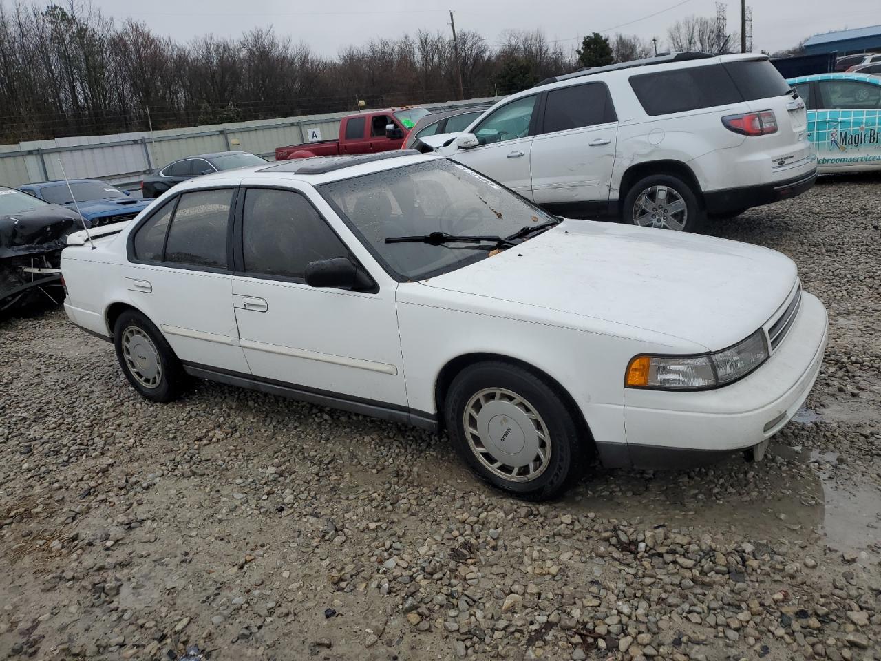 1990 Nissan Maxima - Image 4