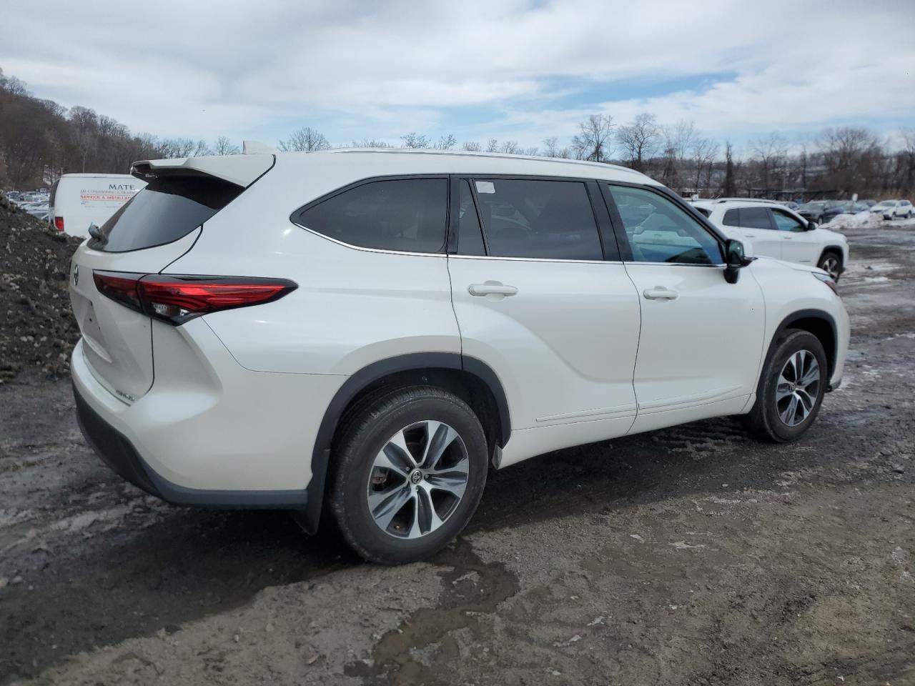 2021 Toyota Highlander - Image 3