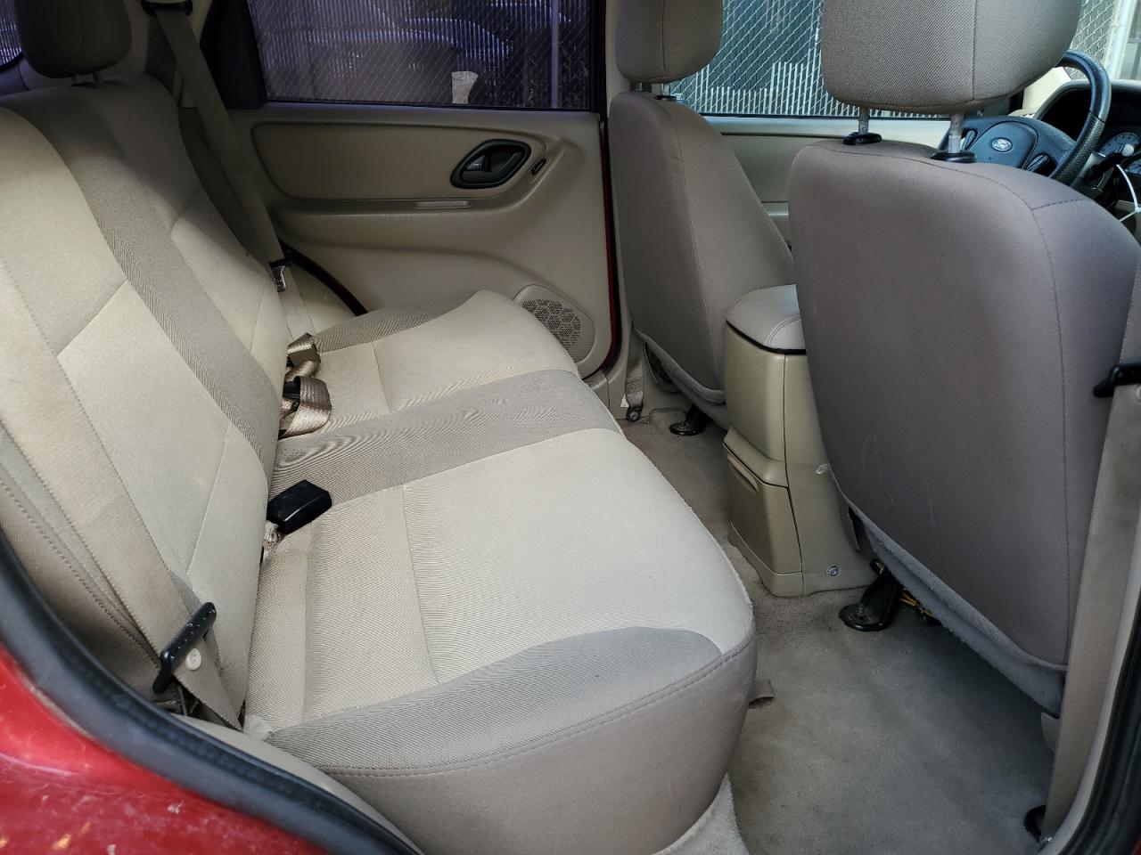 2004 Ford Escape - Image 11