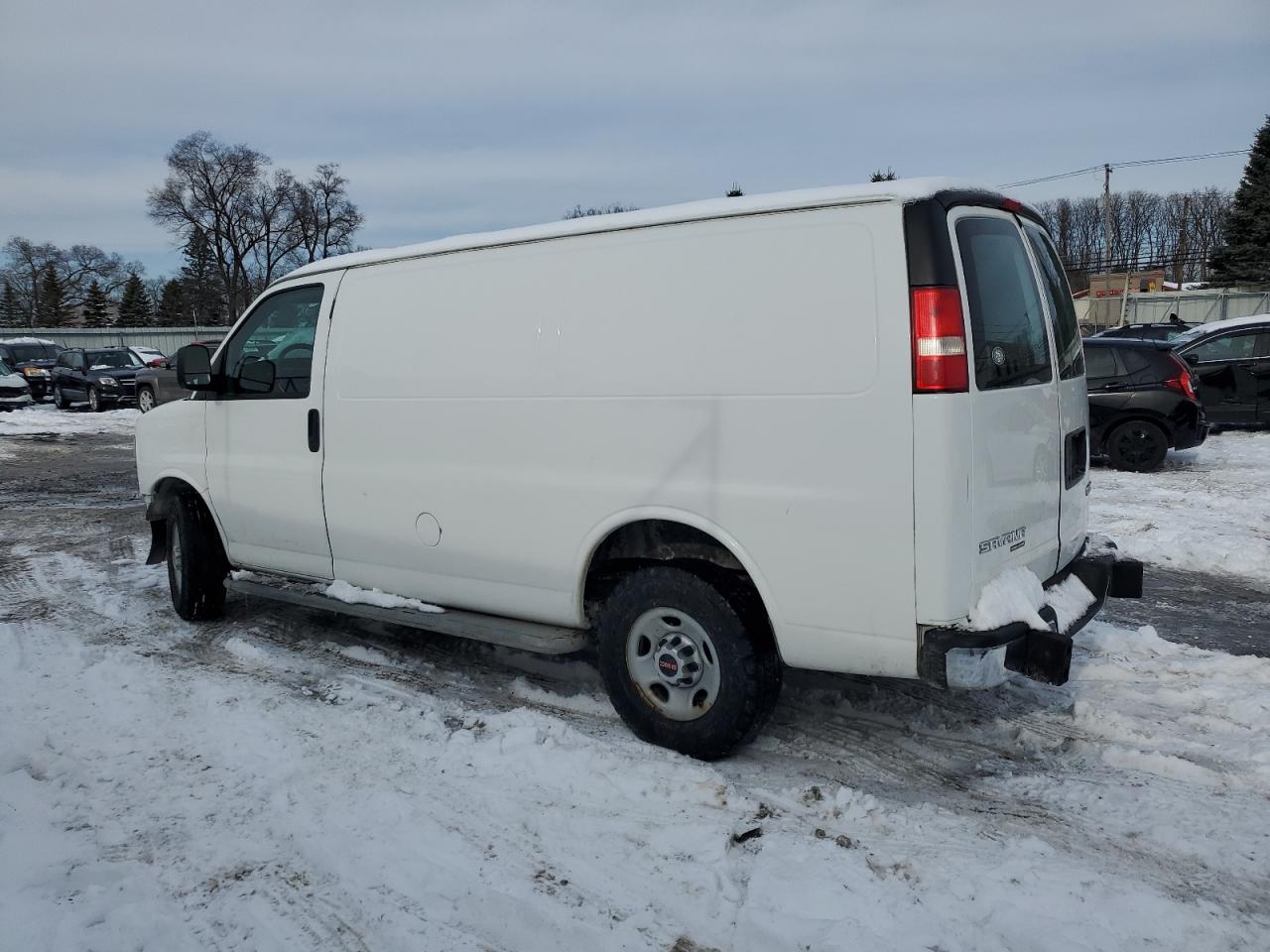 2015 GMC Savana - Image 2