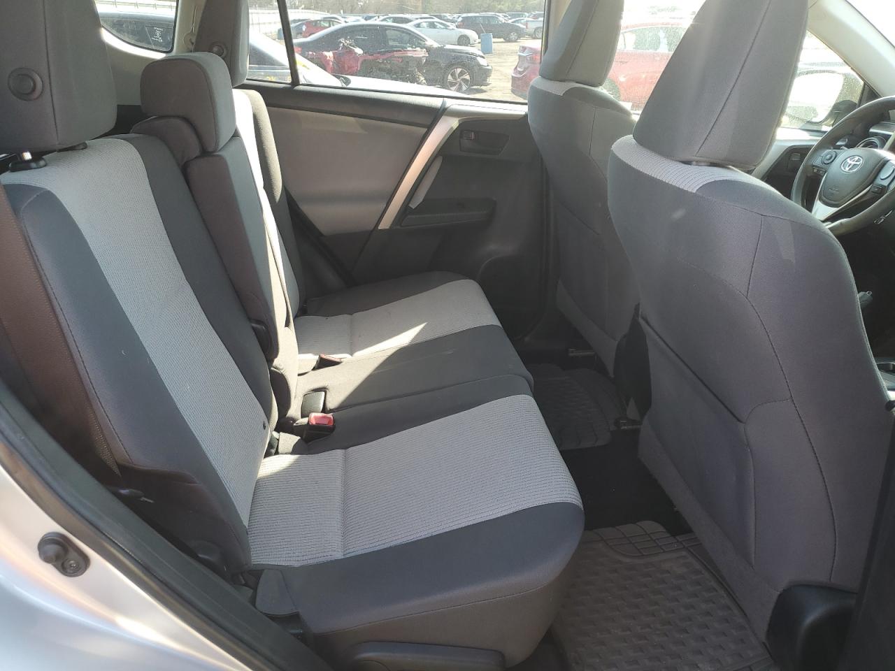 2015 Toyota RAV 4 - Image 11