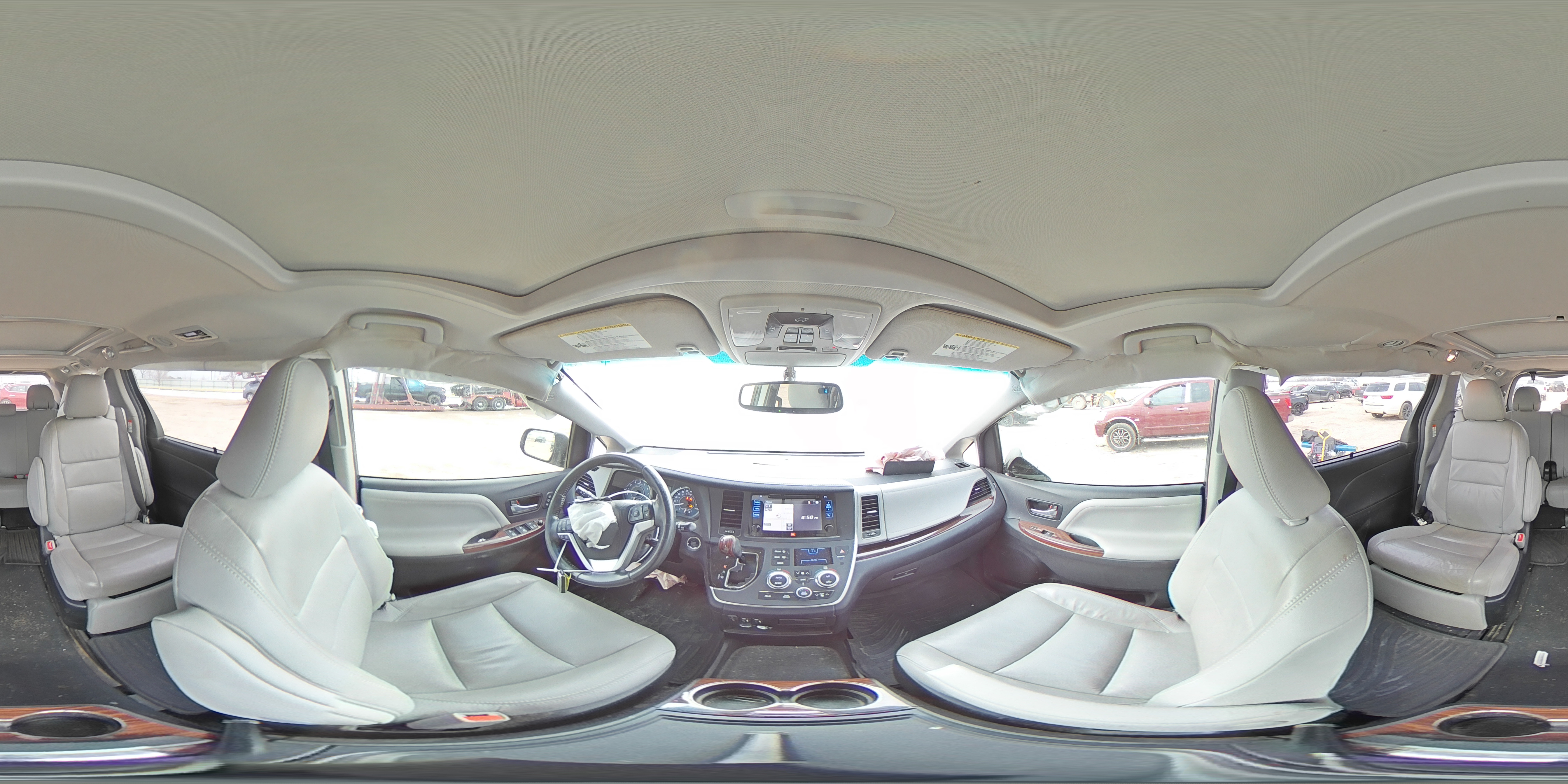 2017 Toyota Sienna - Image 13