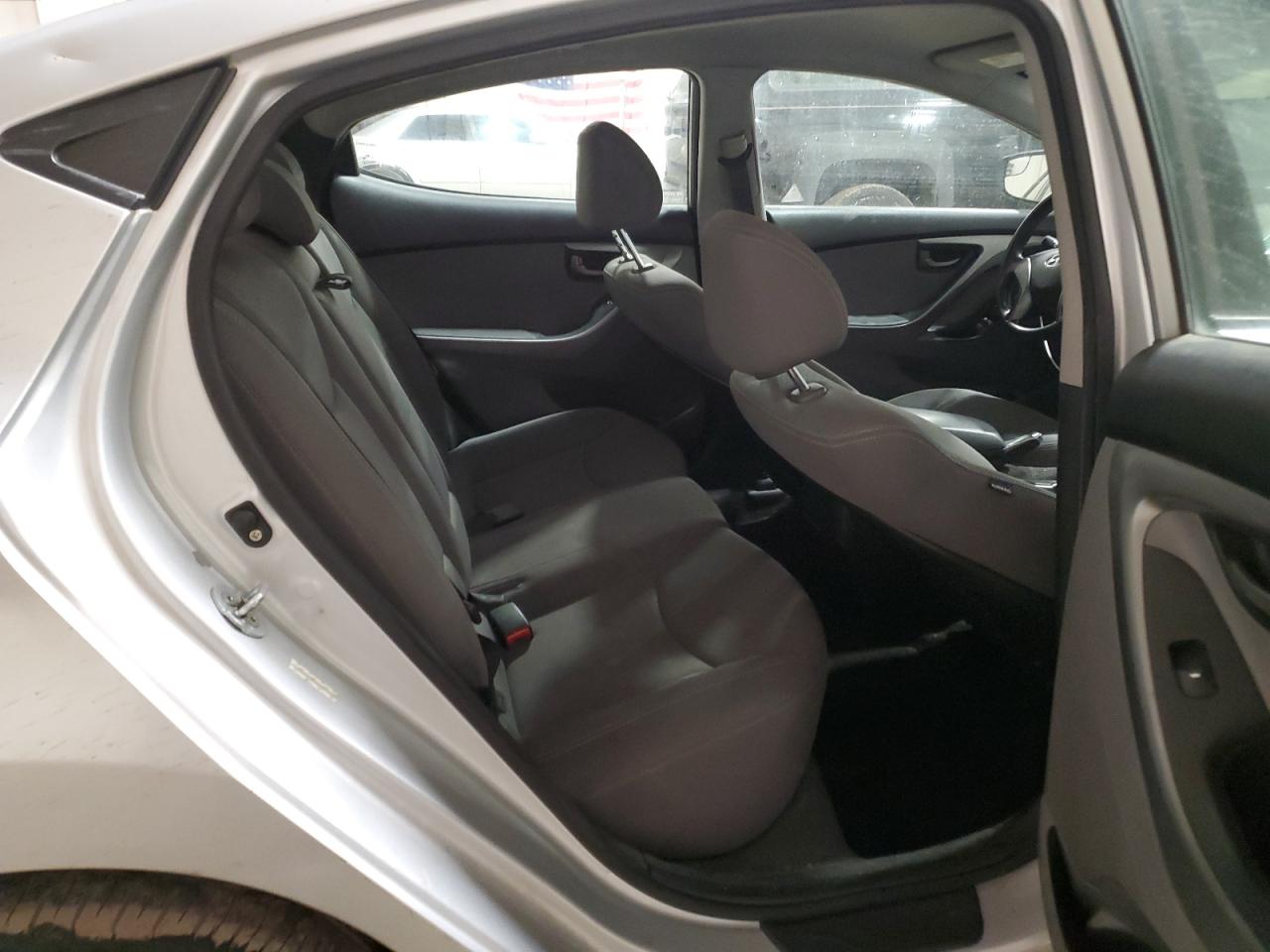 2014 Hyundai Elantra - Image 10