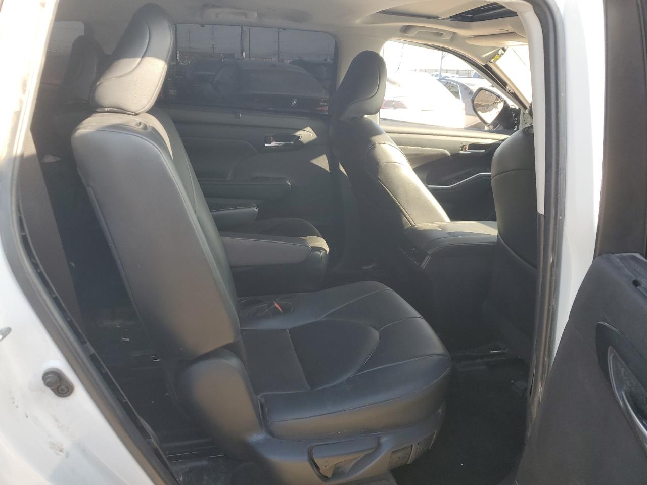 2024 Toyota Highlander - Image 11