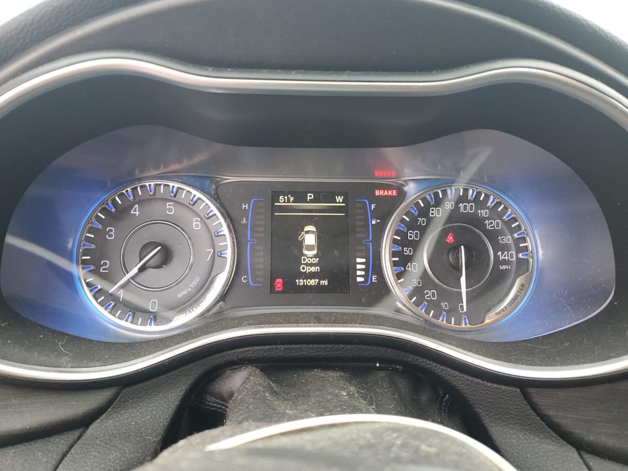 2016 Chrysler 200 - Image 9
