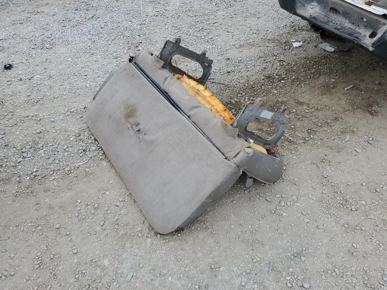 2004 Chevrolet Express - Image 13