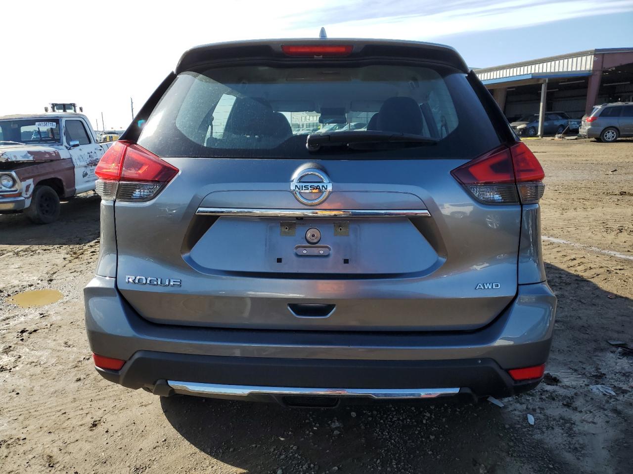 2017 Nissan Rogue - Image 6