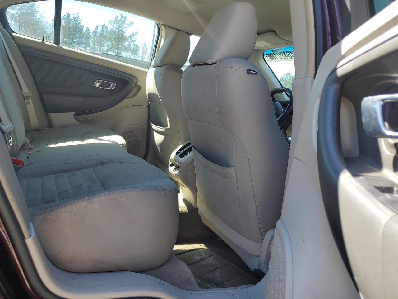 2011 Ford Taurus - Image 10