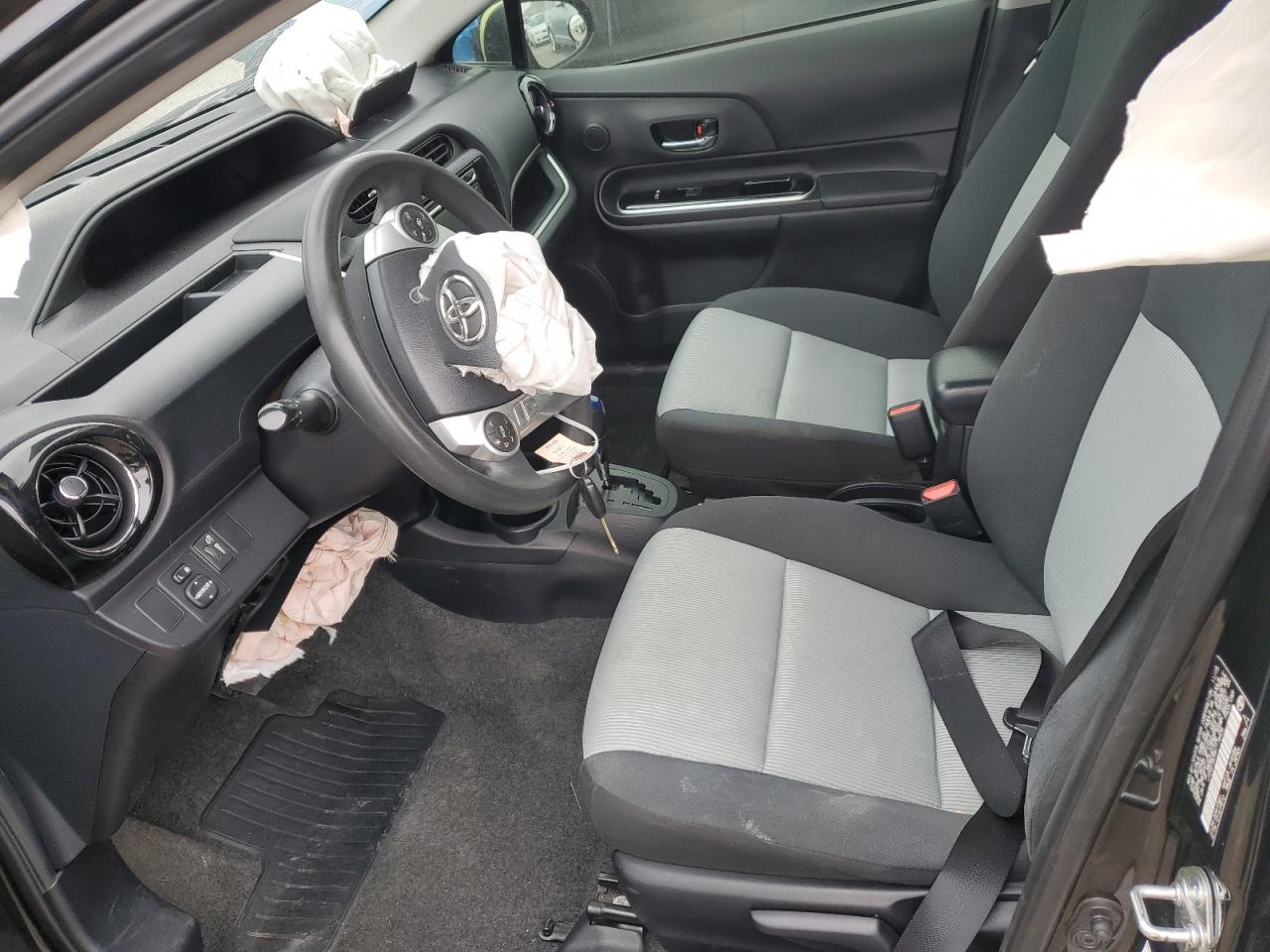 2016 Toyota Prius - Image 7