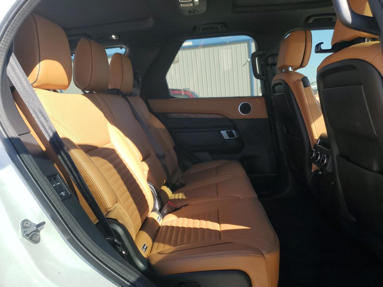 2020 Land Rover Discovery - Image 11