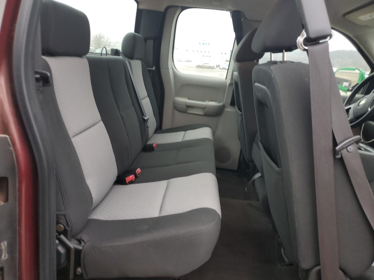 2009 Chevrolet Silverado - Image 11