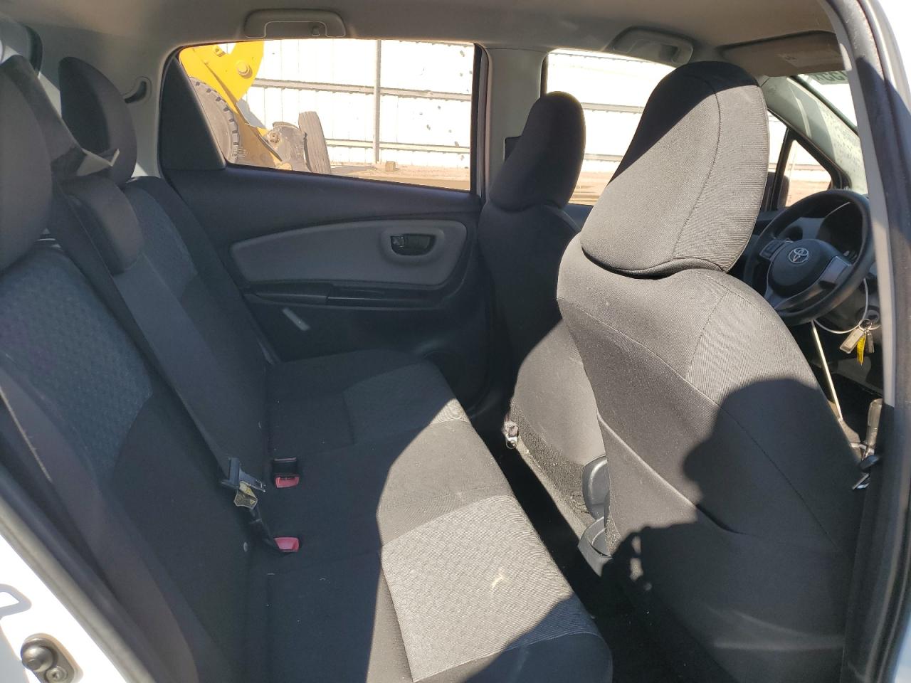 2015 Toyota Yaris - Image 10