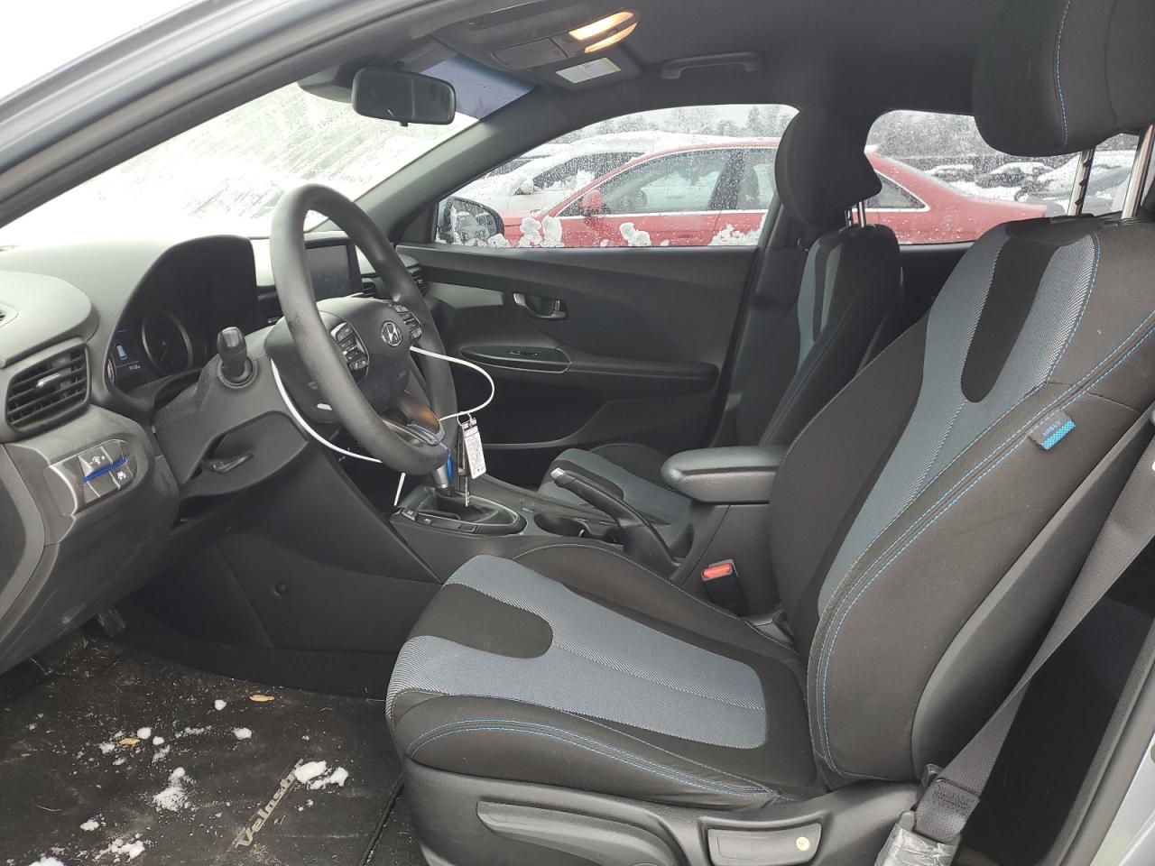 2020 Hyundai Veloster - Image 7