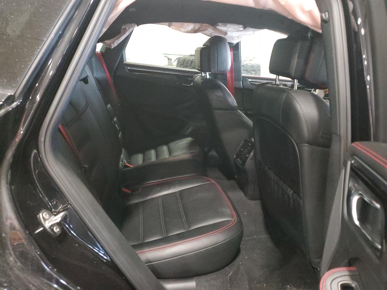 2017 Porsche Macan - Image 11