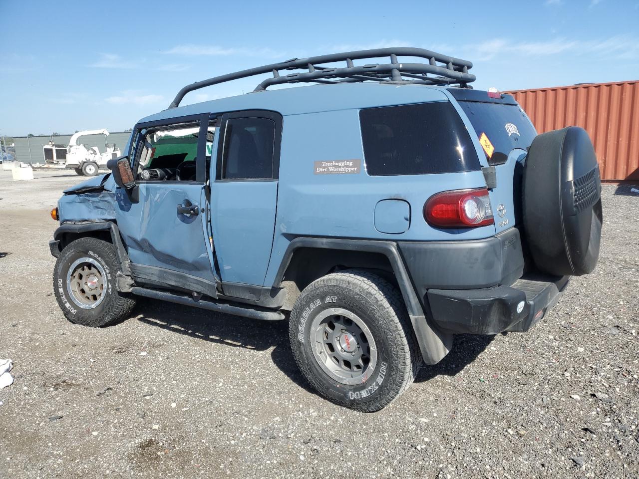 2014 Toyota FJ Cruiser - Image 2