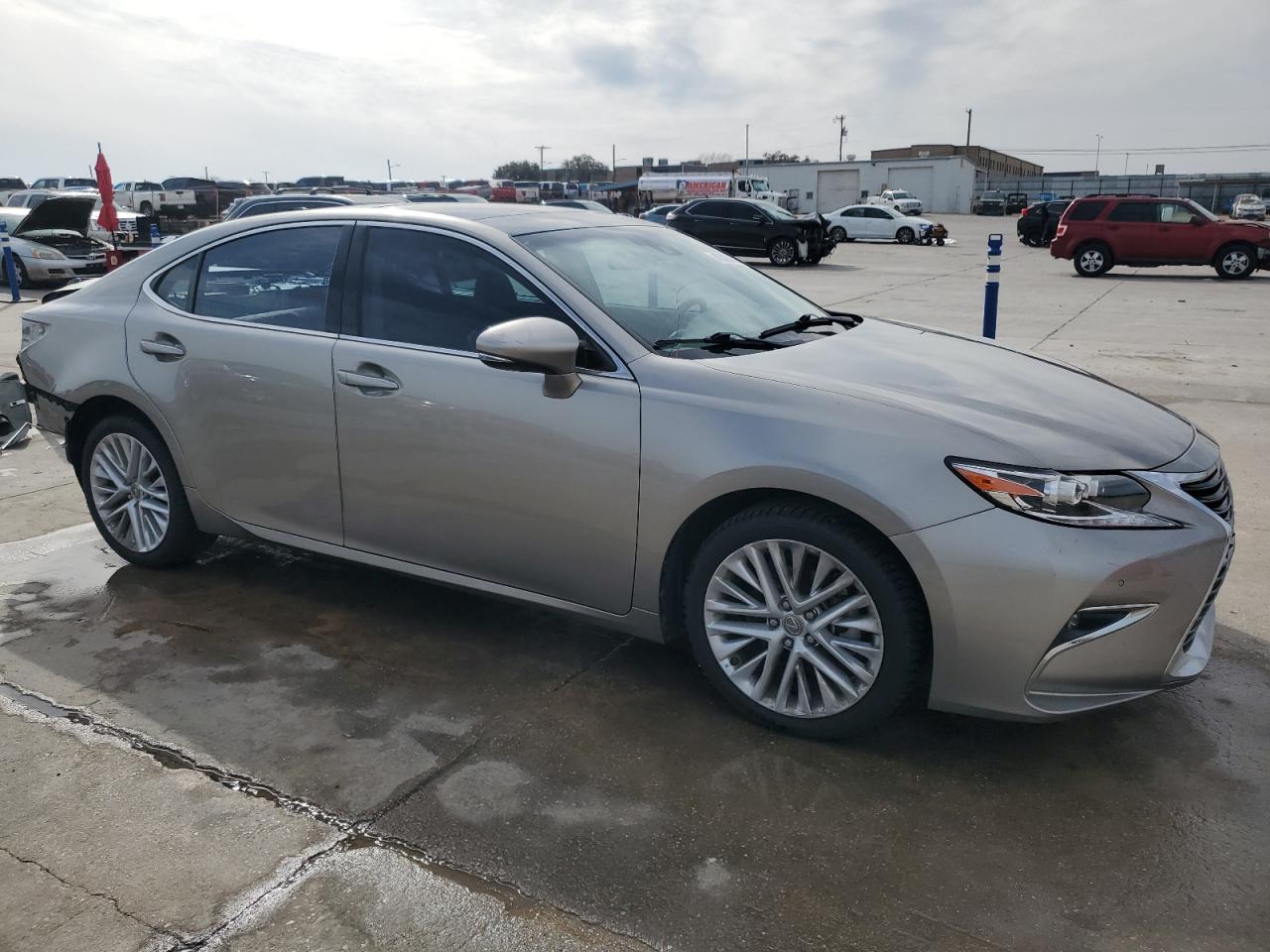 2017 Lexus ES - Image 4