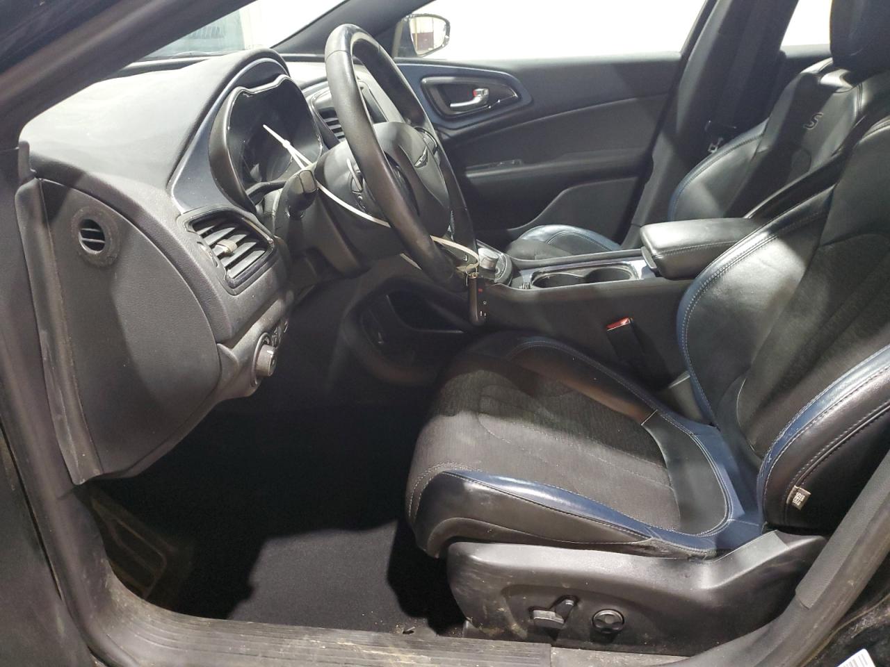 2016 Chrysler 200 - Image 7