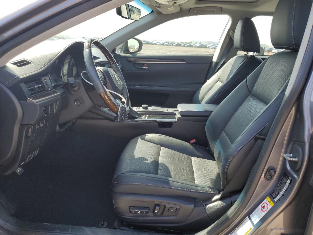 2016 Lexus ES - Image 7