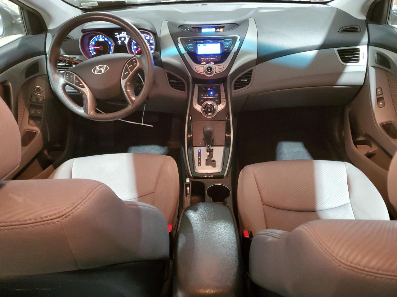 2013 Hyundai Elantra - Image 8