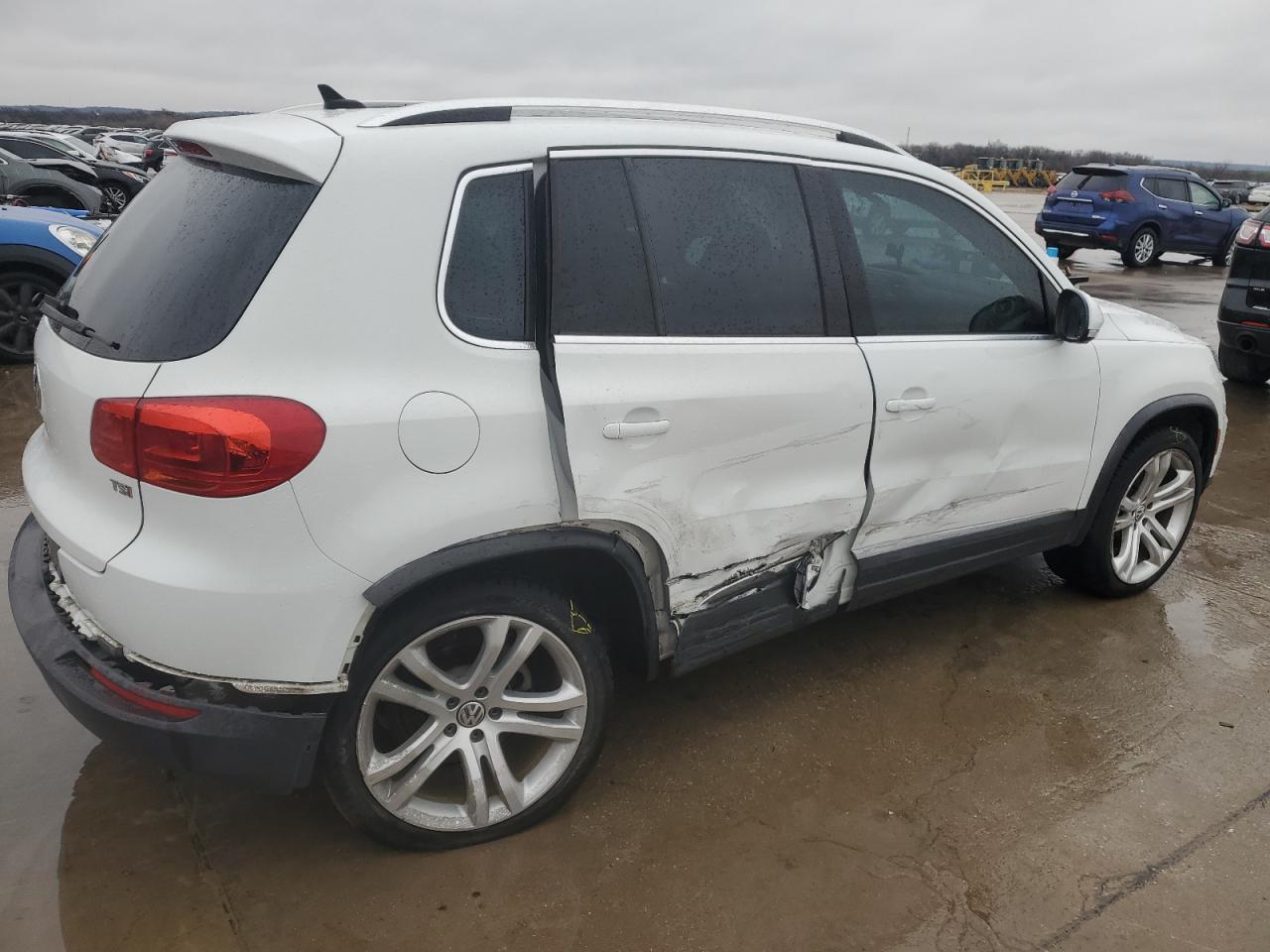 2016 Volkswagen Tiguan - Image 3