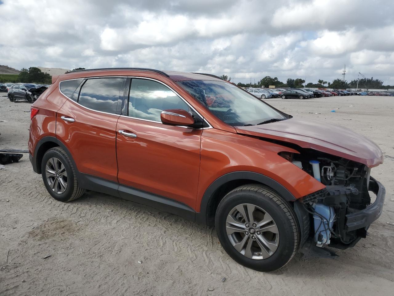 2016 Hyundai Santa Fe - Image 4