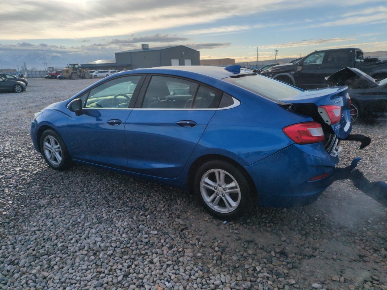 2017 Chevrolet Cruze - Image 2